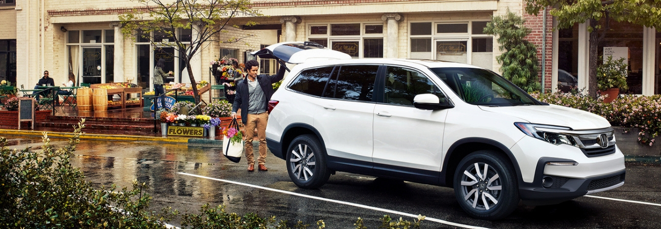 2019 Honda Pilot parked in front of a store
