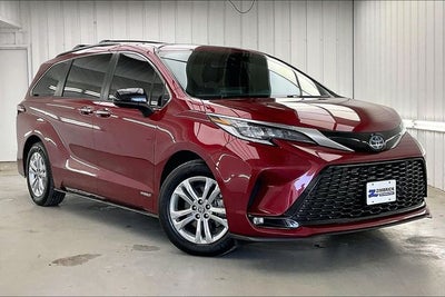 2021 Toyota Sienna XSE 7 Passenger