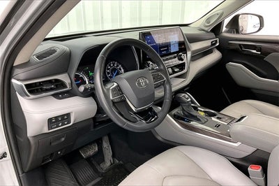 2021 Toyota Highlander Hybrid Platinum
