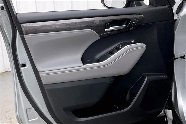 2021 Toyota Highlander Hybrid Platinum