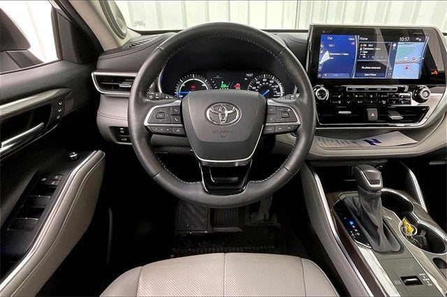 2021 Toyota Highlander Hybrid Platinum