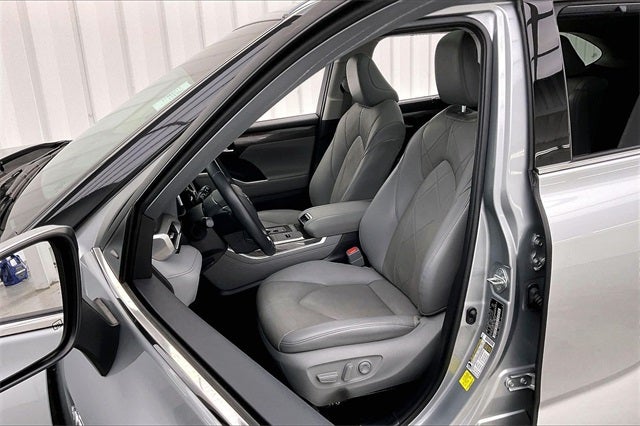 2021 Toyota Highlander Hybrid Platinum