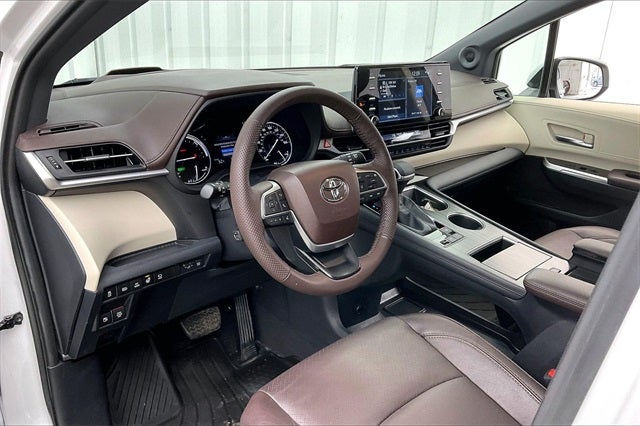 2022 Toyota Sienna Platinum 7 Passenger