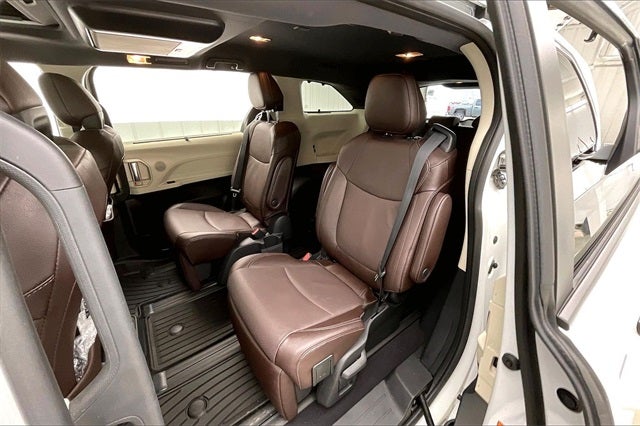 2022 Toyota Sienna Platinum 7 Passenger