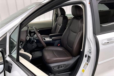 2022 Toyota Sienna Platinum 7 Passenger