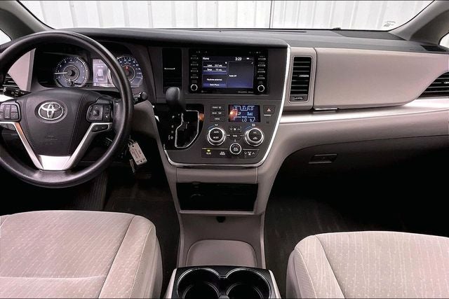2018 Toyota Sienna LE 8 Passenger