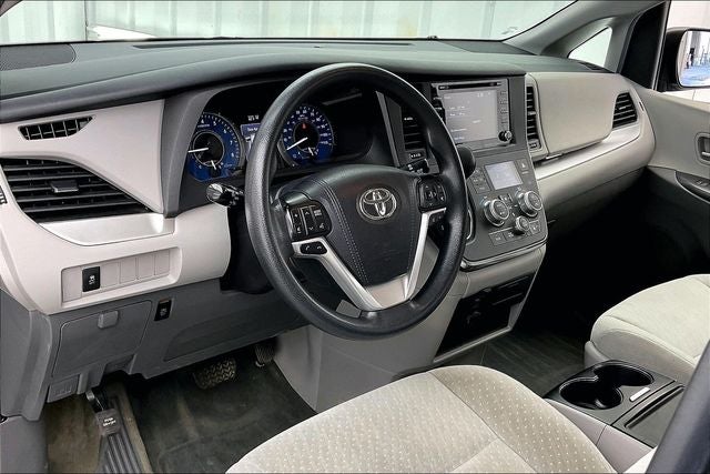 2018 Toyota Sienna LE 8 Passenger