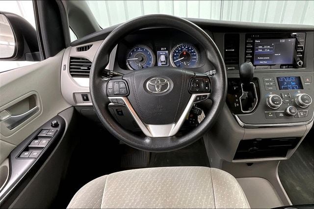 2018 Toyota Sienna LE 8 Passenger