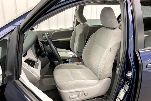 2018 Toyota Sienna LE 8 Passenger