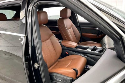 2019 Audi e-tron Prestige quattro